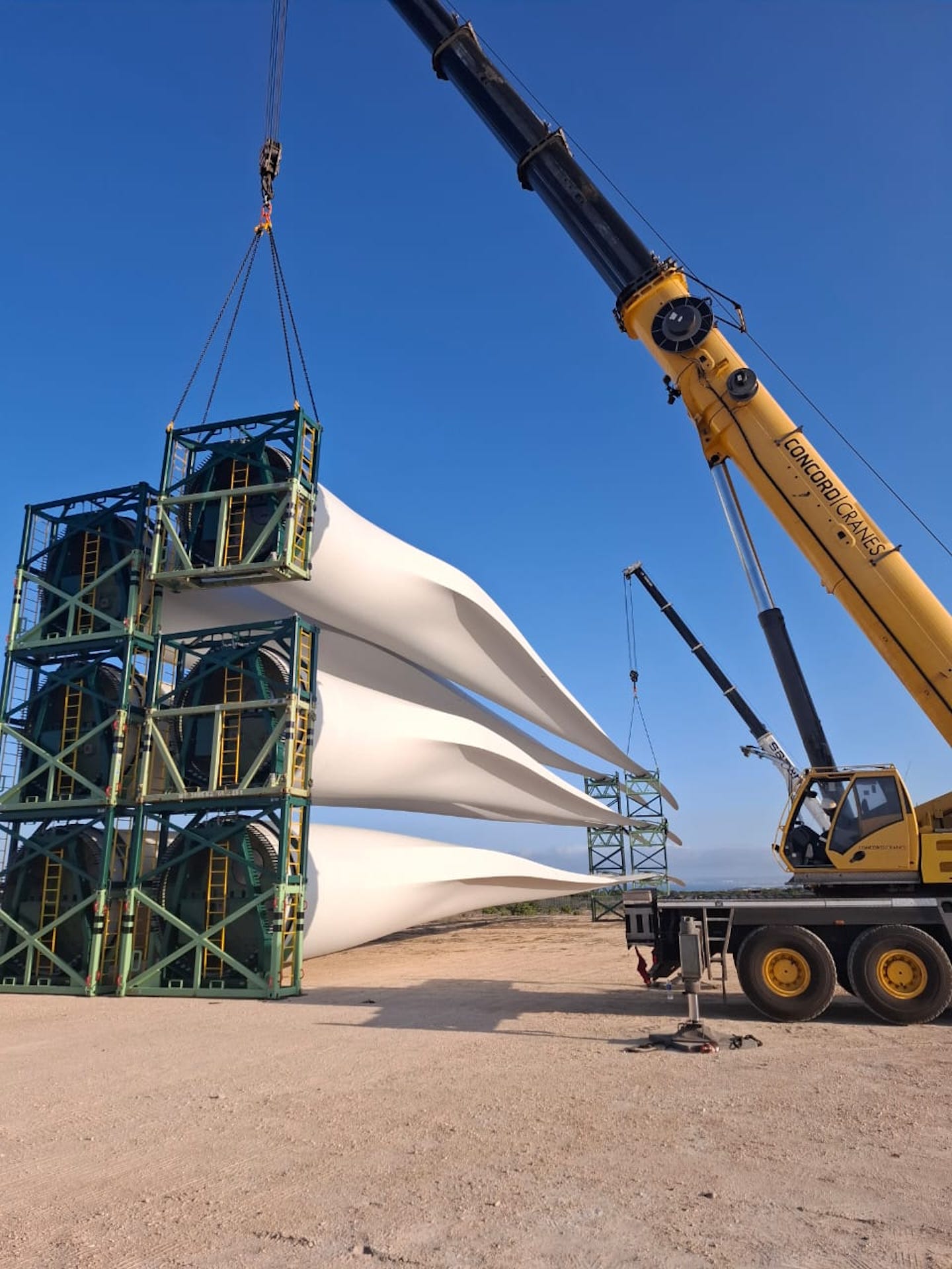 Blades stacked 3 high for optimisation of storage space